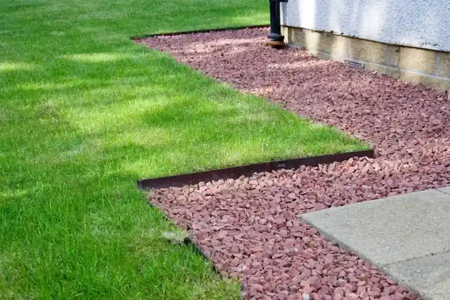 How Lawn Edging Prevents Weed Growth And Soil Erosion in Bellevue, WA