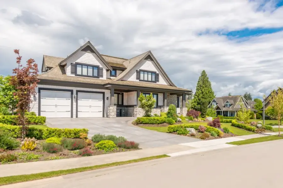 Premium Front Yard Landscaping in Bellevue, WA